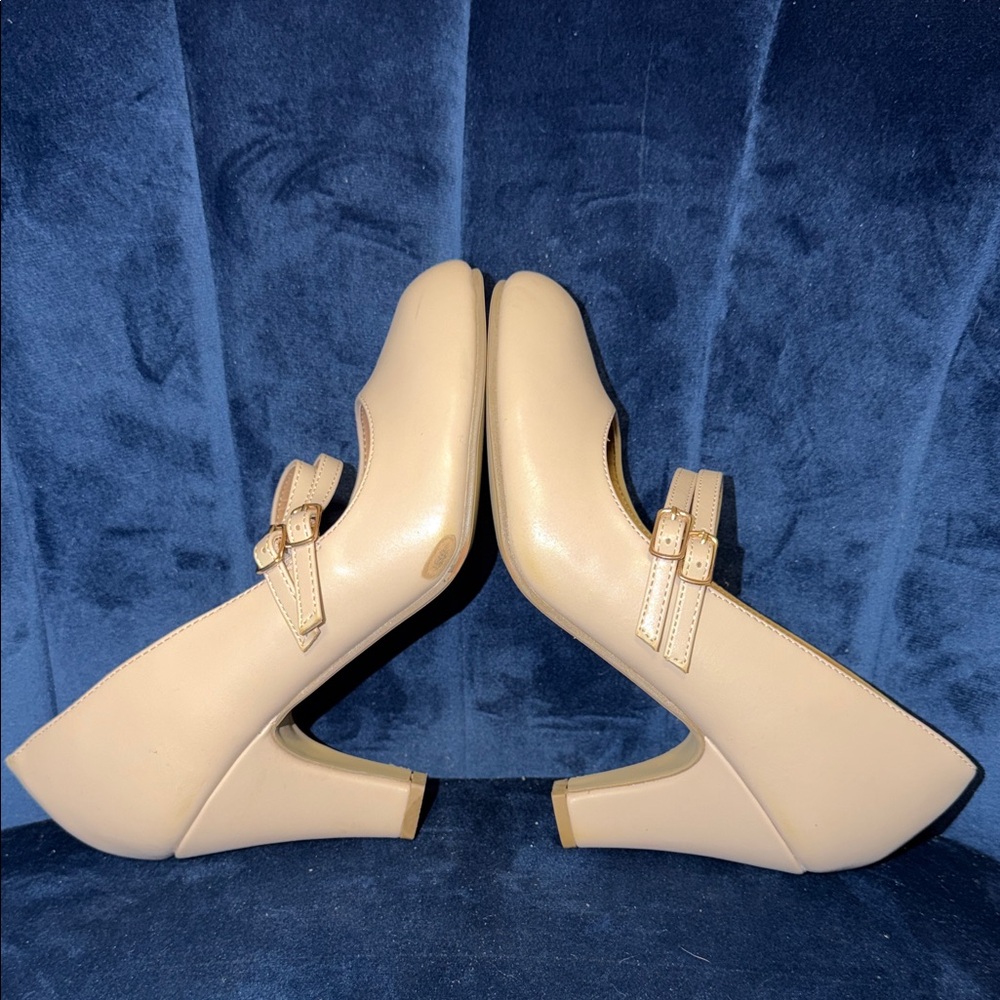 Journee Collection Cream Mary Jane Heels Size 6 - Picture 5 of 6